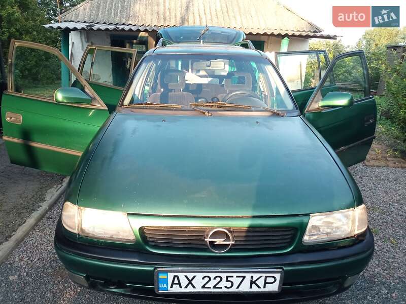 Універсал Opel Astra 1996 в Охтирці