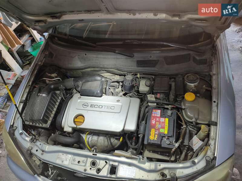 Седан Opel Astra 2004 в Дубно