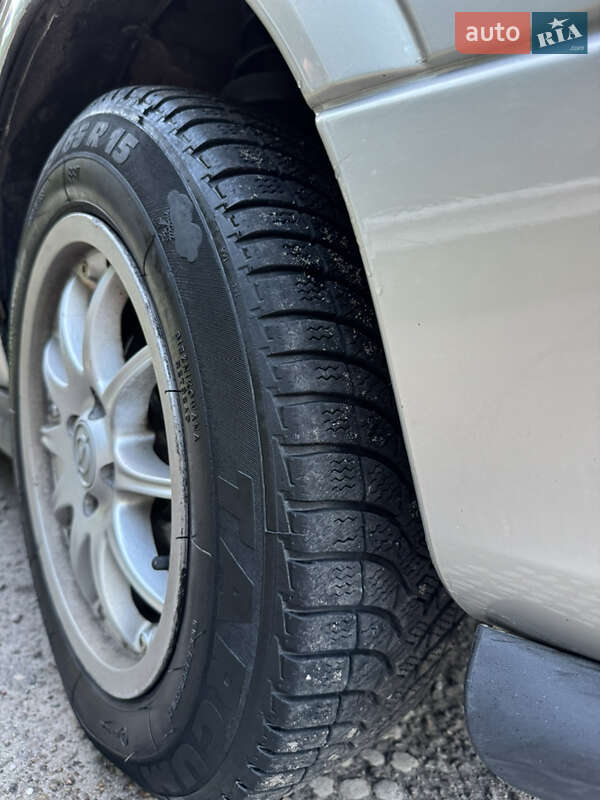 Седан Opel Astra 2006 в Киеве