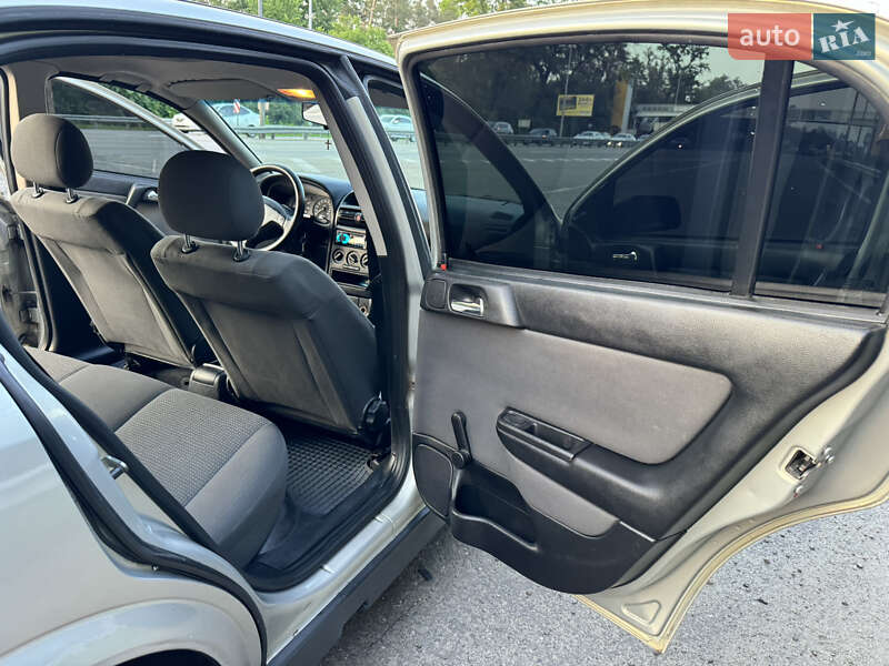 Седан Opel Astra 2006 в Киеве