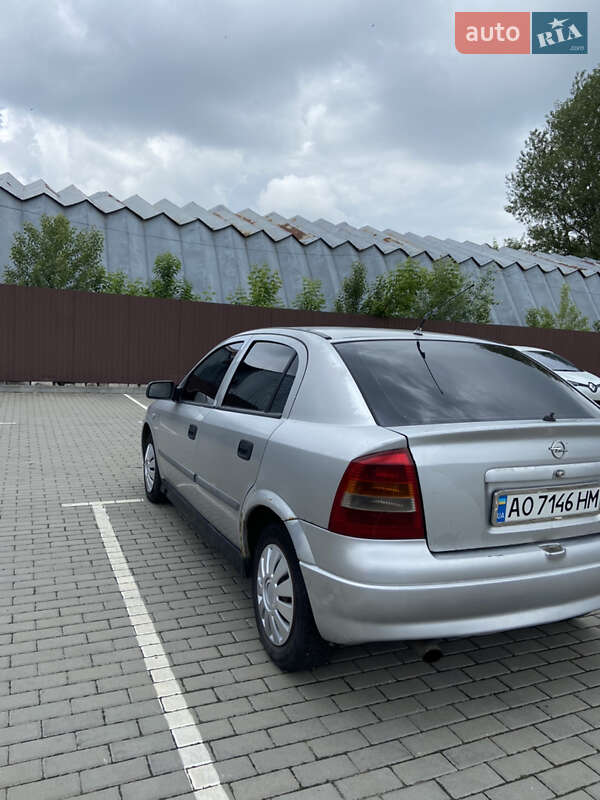 Седан Opel Astra 2000 в Черкассах