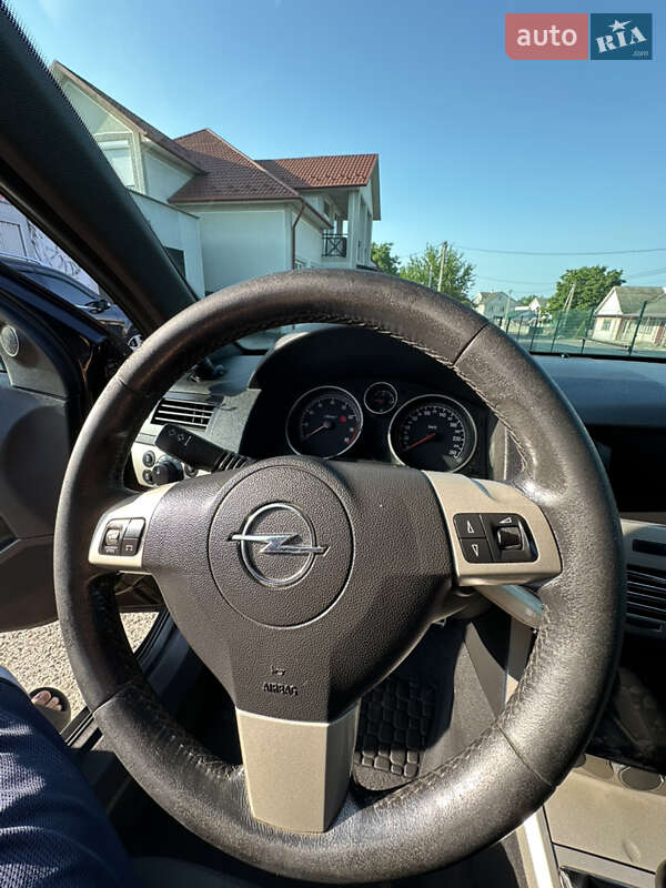 Хэтчбек Opel Astra 2007 в Черновцах