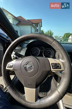 Хэтчбек Opel Astra 2007 в 