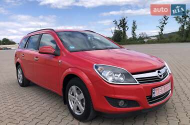 Універсал Opel Astra 2010 в Чернівцях