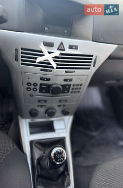 Универсал Opel Astra 2010 в 