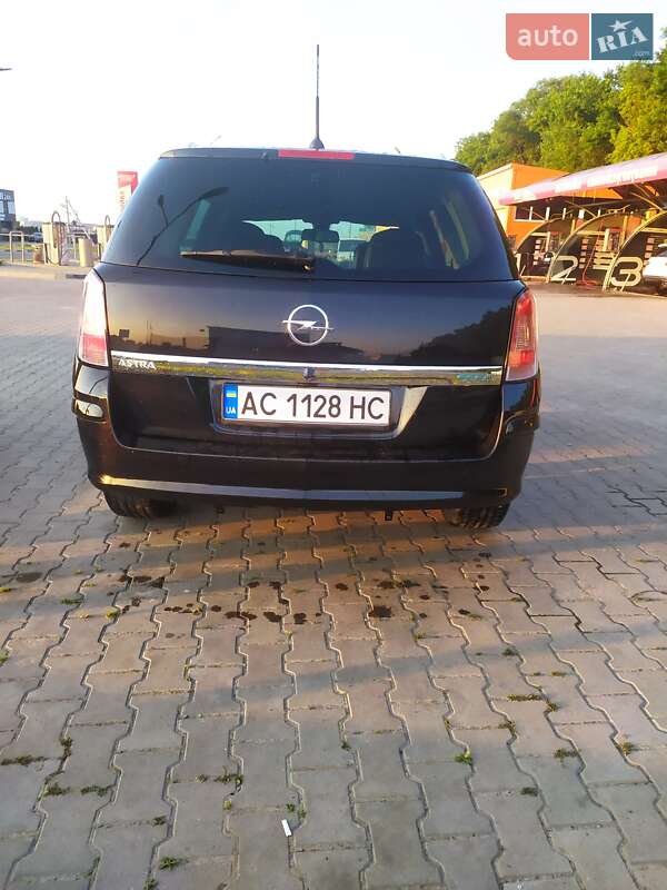 Универсал Opel Astra 2010 в Луцке
