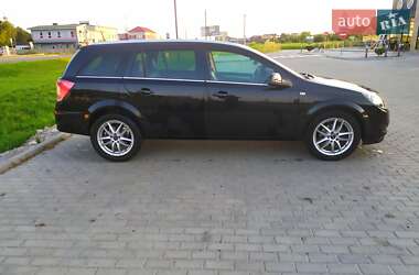 Універсал Opel Astra 2010 в Луцьку