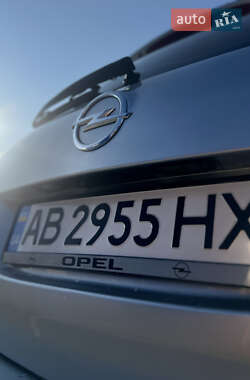 Универсал Opel Astra 2011 в 