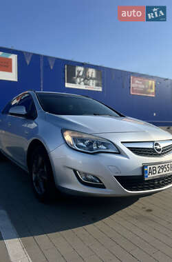 Универсал Opel Astra 2011 в 