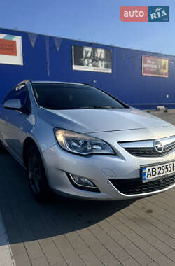Универсал Opel Astra 2011 в 