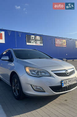 Универсал Opel Astra 2011 в 