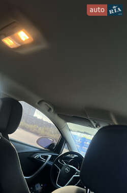 Универсал Opel Astra 2011 в 