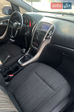 Универсал Opel Astra 2011 в 