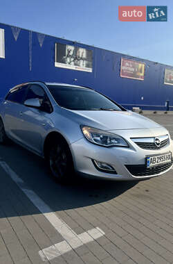 Универсал Opel Astra 2011 в 