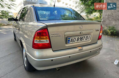 Седан Opel Astra 2006 в 