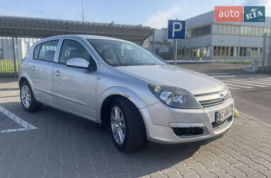 Хэтчбек Opel Astra 2005 в 
