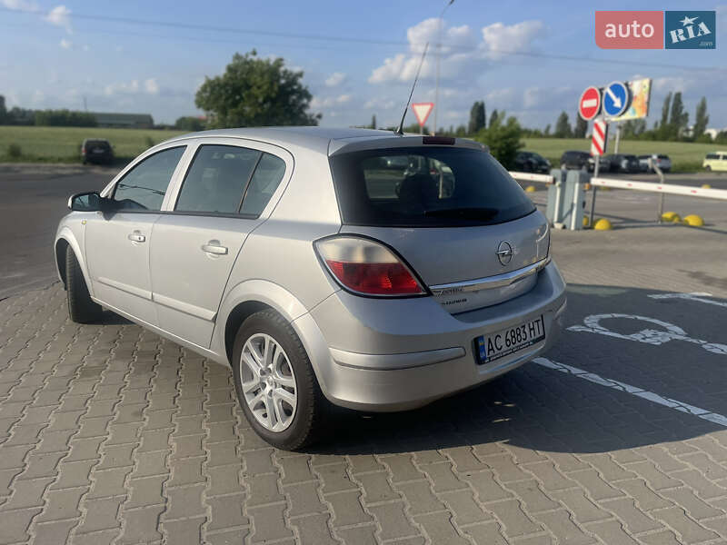Хэтчбек Opel Astra 2005 в Луцке