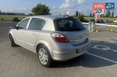 Хэтчбек Opel Astra 2005 в 