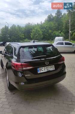 Универсал Opel Astra 2017 в Львове
