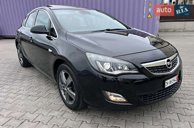 Хэтчбек Opel Astra 2010 в 