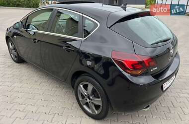 Хэтчбек Opel Astra 2010 в 