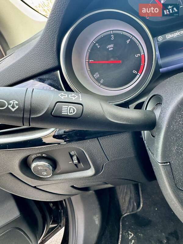 Универсал Opel Astra 2019 в Вышгороде