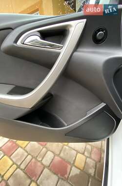 Универсал Opel Astra 2011 в 