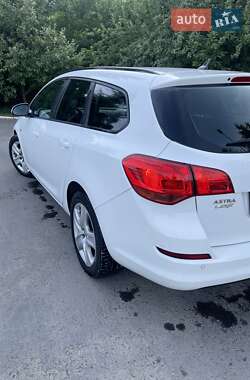 Универсал Opel Astra 2011 в 