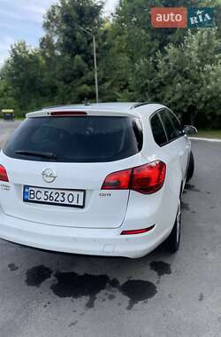 Универсал Opel Astra 2011 в 