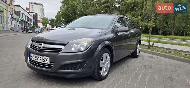 Універсал Opel Astra 2011 в Тернополі