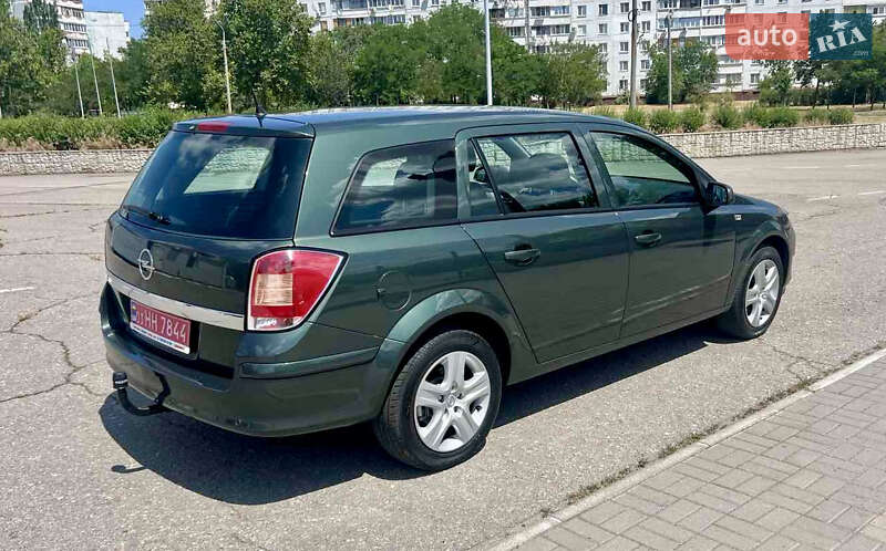 Универсал Opel Astra 2010 в 