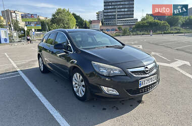Универсал Opel Astra 2012 в 