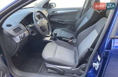 Хэтчбек Opel Astra 2006 в 