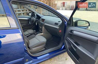 Хэтчбек Opel Astra 2006 в 