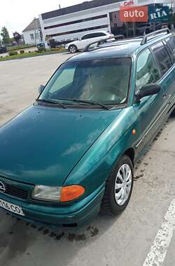 Універсал Opel Astra 1998 в Вараші