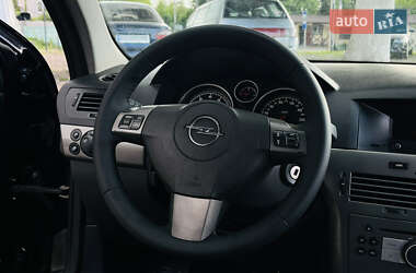 Хэтчбек Opel Astra 2006 в 