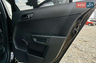 Хэтчбек Opel Astra 2006 в 