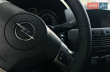 Хэтчбек Opel Astra 2006 в 