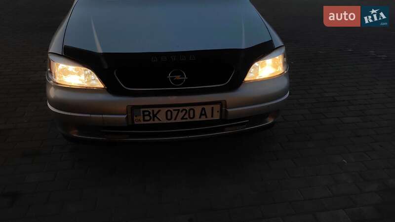 Седан Opel Astra 2004 в Рівному