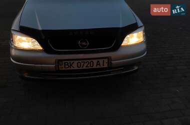 Седан Opel Astra 2004 в 