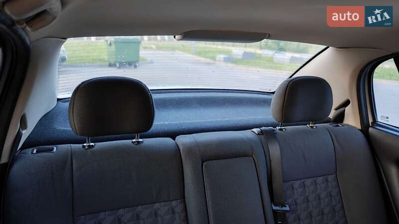 Седан Opel Astra 2004 в Рівному