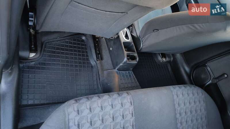 Седан Opel Astra 2004 в Рівному