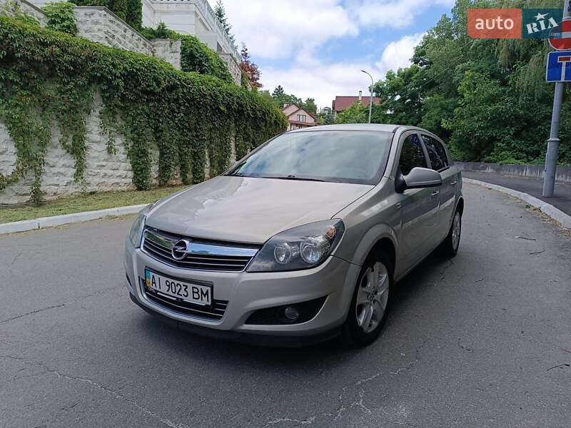 Opel Astra 2011