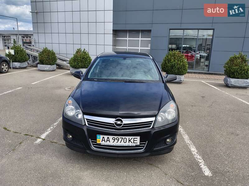 Хэтчбек Opel Astra 2010 в 