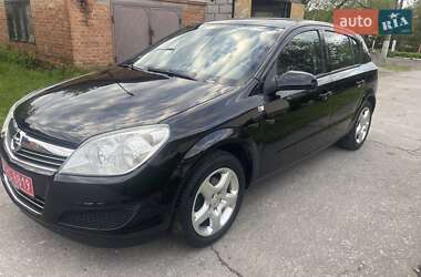 Хэтчбек Opel Astra 2008 в Хороле