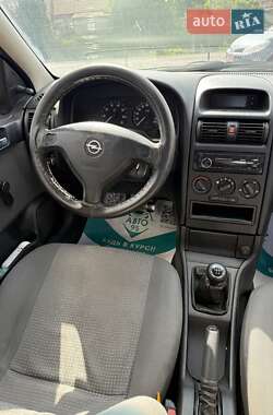 Седан Opel Astra 2006 в 