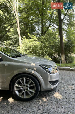 Универсал Opel Astra 2010 в 