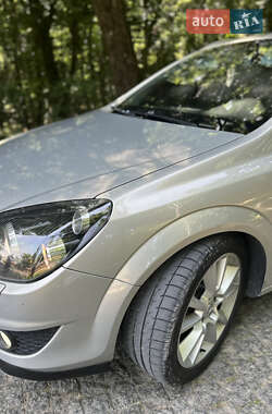 Универсал Opel Astra 2010 в 