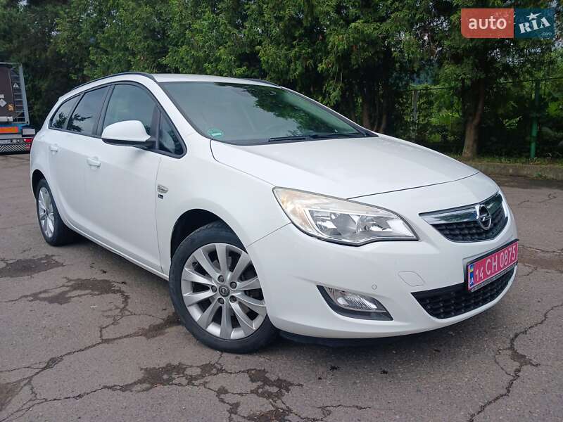 Универсал Opel Astra 2012 в Стрые