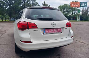 Универсал Opel Astra 2012 в Стрые